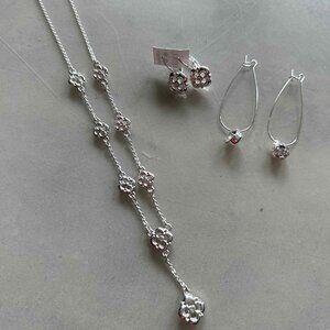 2 earrings and one flowers necklace